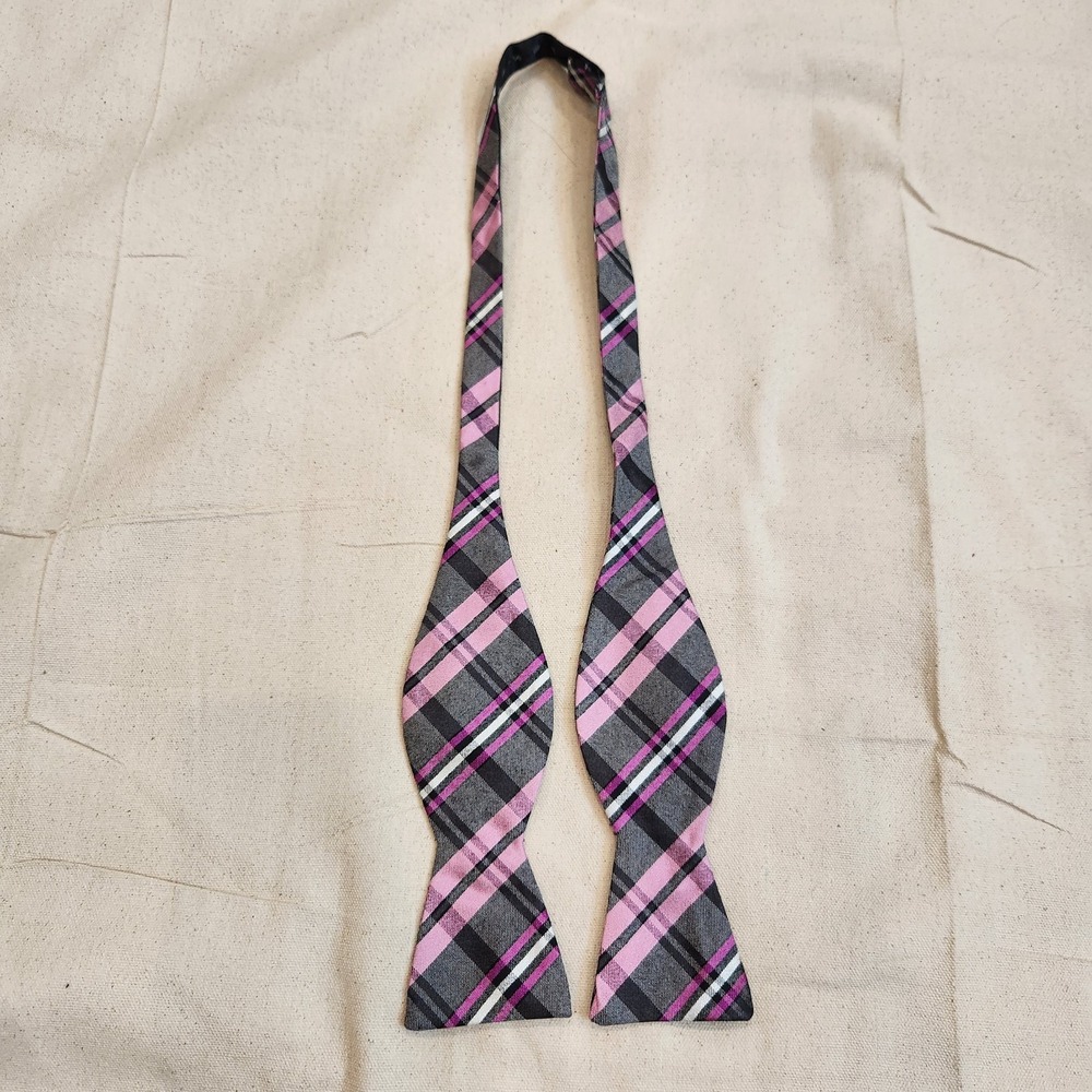 The Tie Bar Mens Silk Self-Tie Bow Tie Gray Pink Plaid Adjustable Tartan